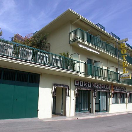 Hotel La Pergola Rionero in Vulture Bagian luar foto