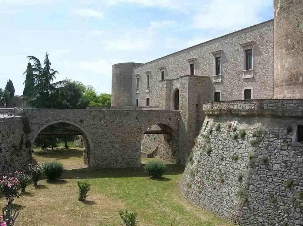 Hotel La Pergola Rionero in Vulture Bagian luar foto